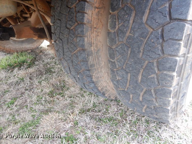 image for item GE9239 1996 Ford F350 Super Duty bucket truck