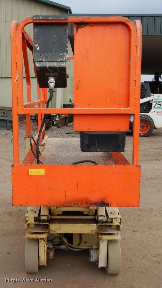 image for item GE9241 JLG 1932E2 scissor lift