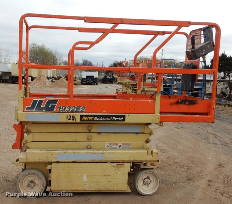 image for item GE9241 JLG 1932E2 scissor lift