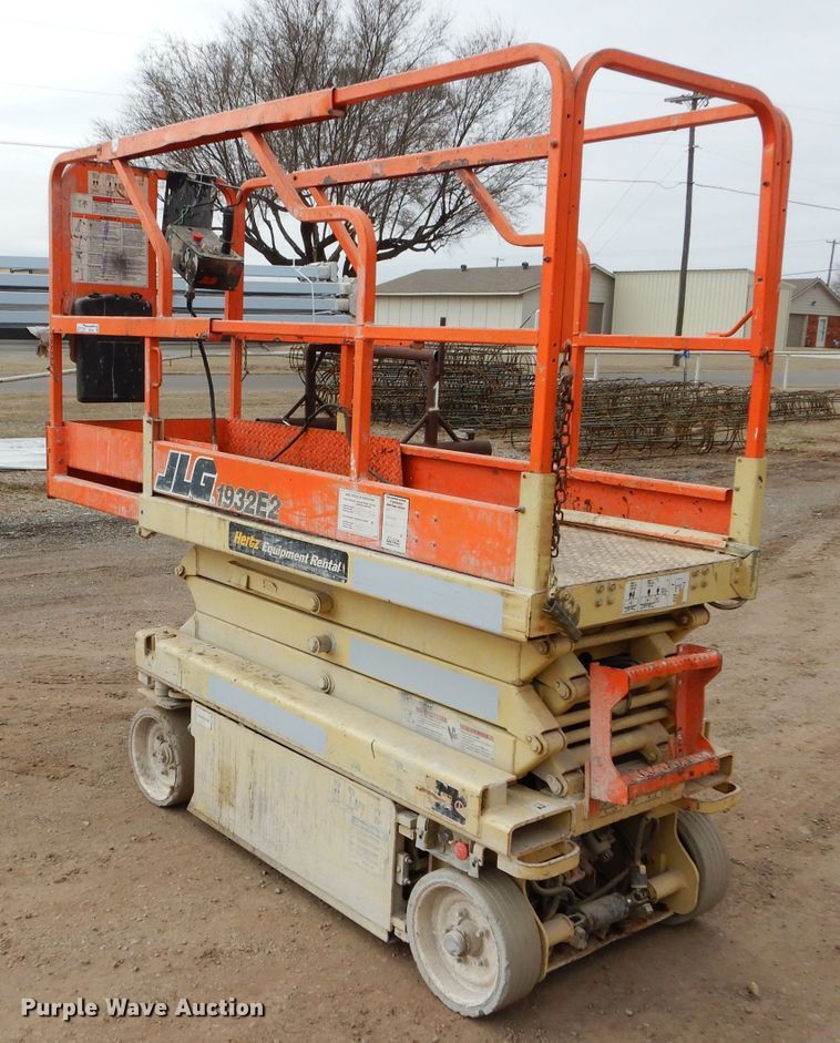 image for item GE9241 JLG 1932E2 scissor lift
