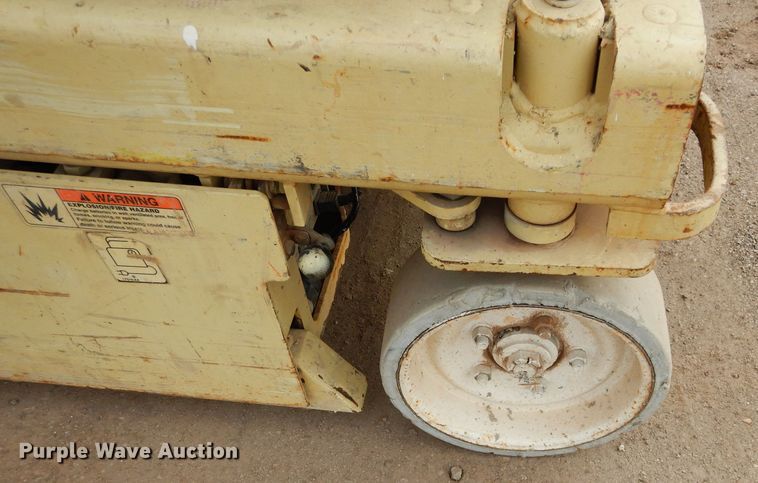image for item GE9241 JLG 1932E2 scissor lift