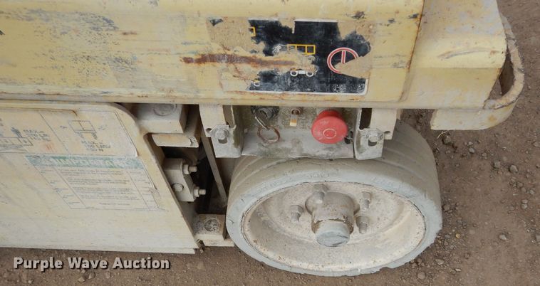 image for item GE9241 JLG 1932E2 scissor lift