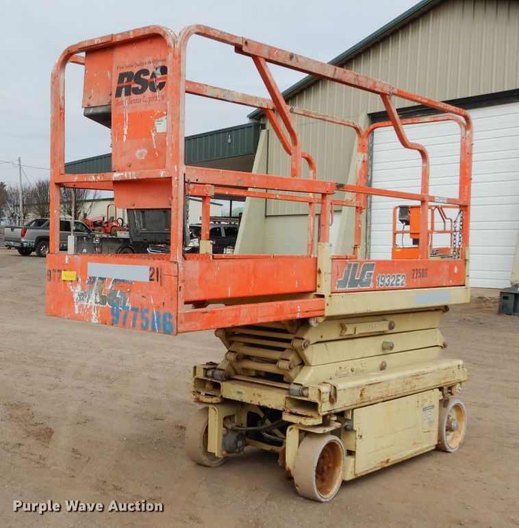 image for item GE9242 JLG 1932EC scissor lift