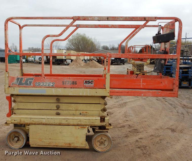 image for item GE9242 JLG 1932EC scissor lift