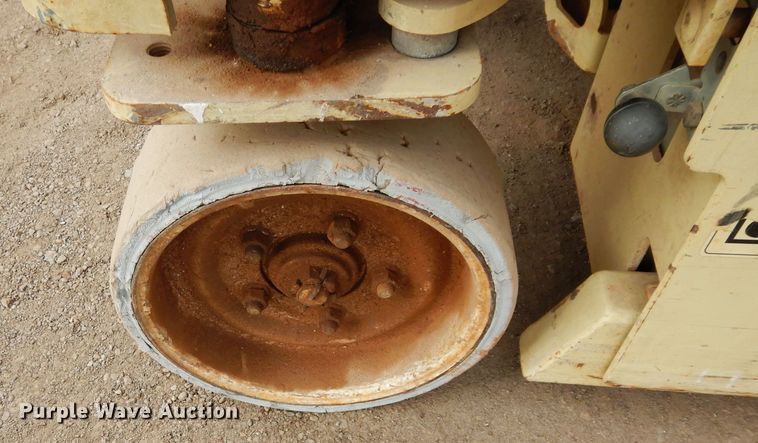 image for item GE9242 JLG 1932EC scissor lift