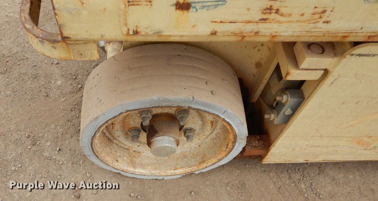 image for item GE9242 JLG 1932EC scissor lift