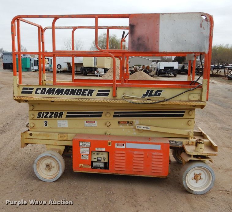 image for item GE9243 JLG Commander CM2546 scissor lift