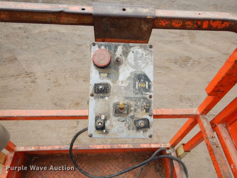 image for item GE9243 JLG Commander CM2546 scissor lift