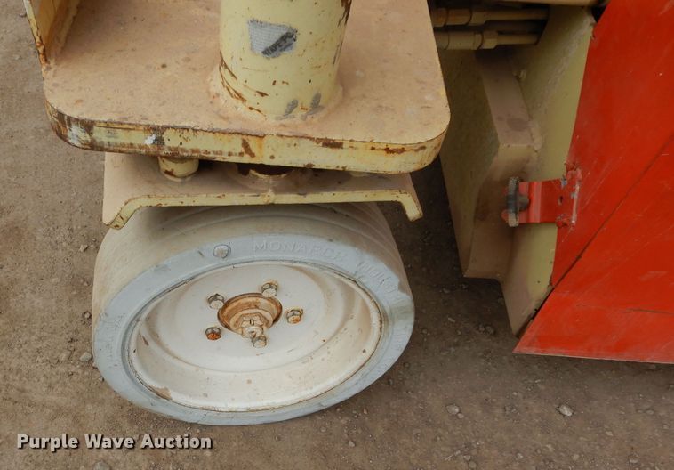 image for item GE9243 JLG Commander CM2546 scissor lift