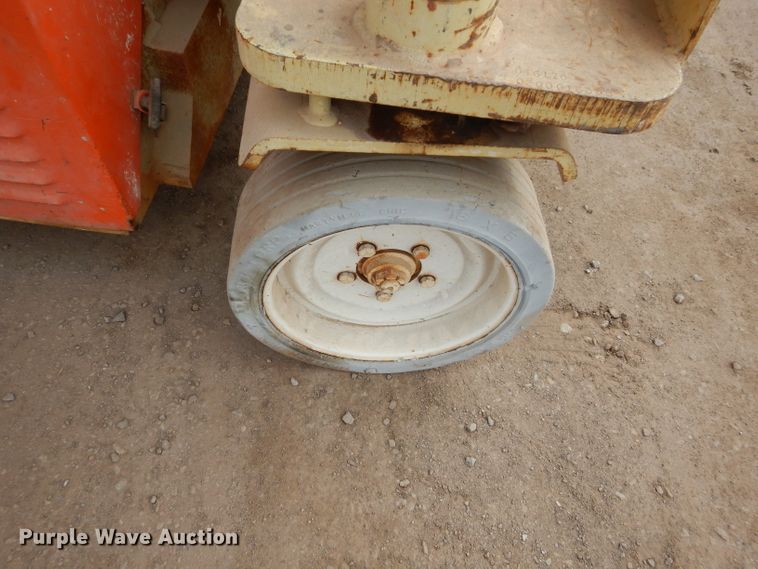 image for item GE9243 JLG Commander CM2546 scissor lift