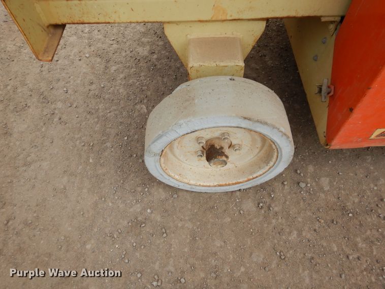 image for item GE9243 JLG Commander CM2546 scissor lift