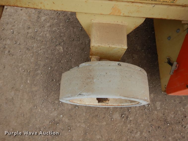 image for item GE9243 JLG Commander CM2546 scissor lift