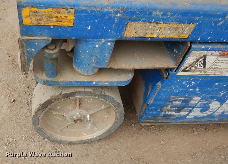 image for item GE9245 Up Right MX19 scissor lift