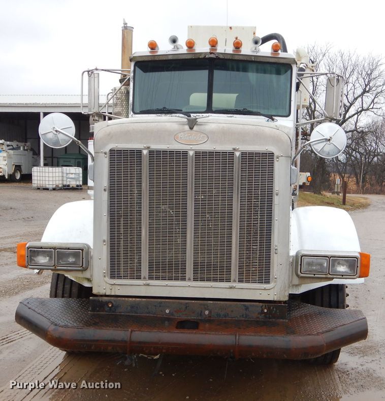 image for item GG9700 1995 Peterbilt 378 tank truck