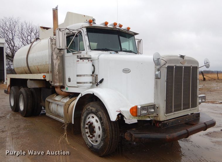 image for item GG9700 1995 Peterbilt 378 tank truck