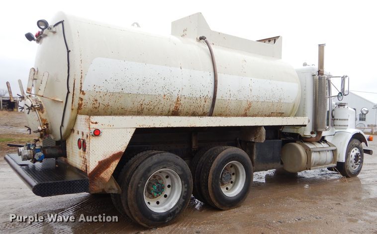 image for item GG9700 1995 Peterbilt 378 tank truck