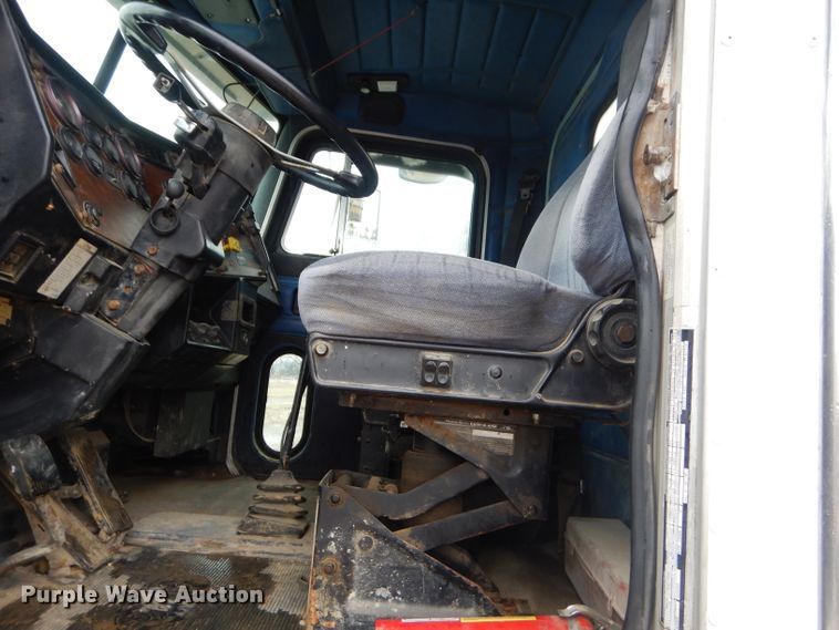 image for item GG9700 1995 Peterbilt 378 tank truck