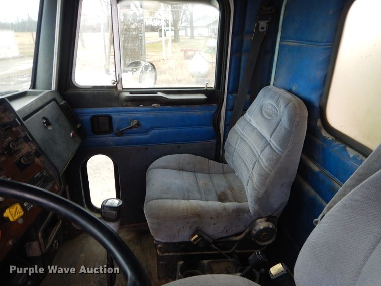 image for item GG9700 1995 Peterbilt 378 tank truck