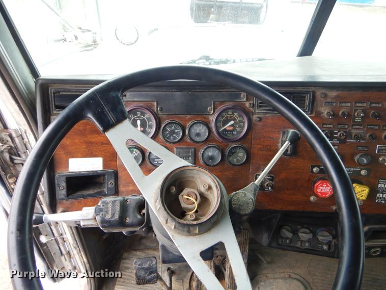 image for item GG9700 1995 Peterbilt 378 tank truck