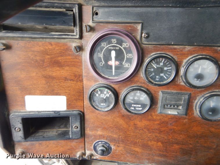 image for item GG9700 1995 Peterbilt 378 tank truck