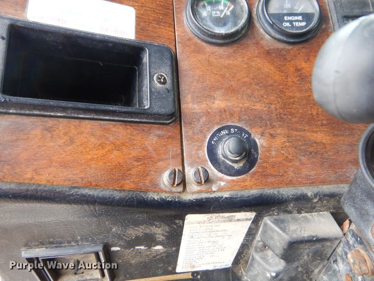 image for item GG9700 1995 Peterbilt 378 tank truck