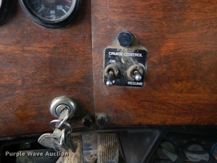 image for item GG9700 1995 Peterbilt 378 tank truck