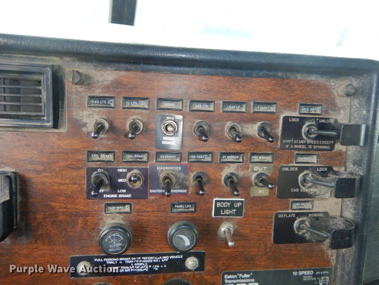 image for item GG9700 1995 Peterbilt 378 tank truck