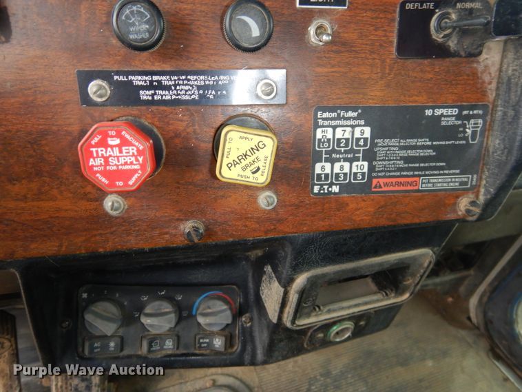 image for item GG9700 1995 Peterbilt 378 tank truck