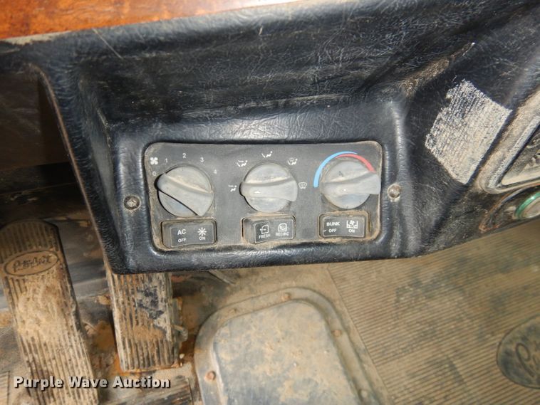 image for item GG9700 1995 Peterbilt 378 tank truck