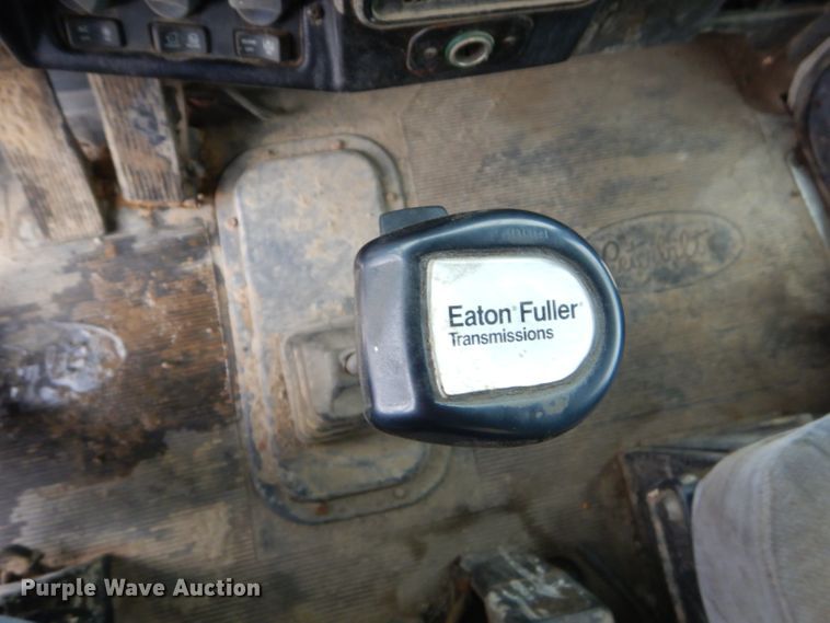 image for item GG9700 1995 Peterbilt 378 tank truck