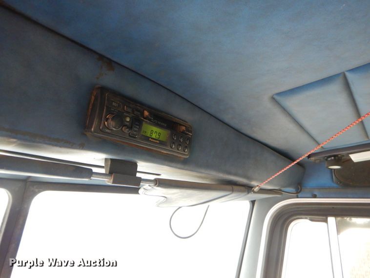 image for item GG9700 1995 Peterbilt 378 tank truck