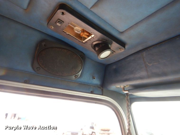 image for item GG9700 1995 Peterbilt 378 tank truck