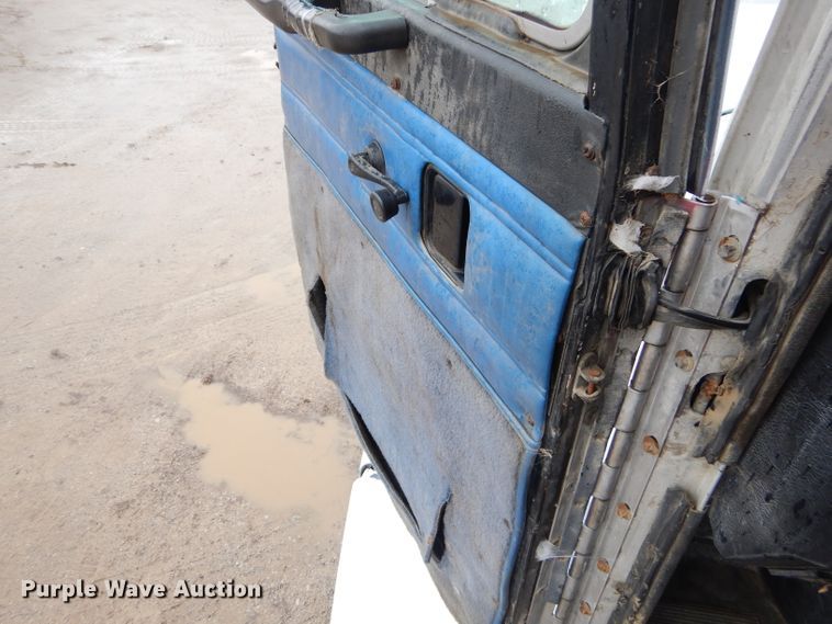 image for item GG9700 1995 Peterbilt 378 tank truck