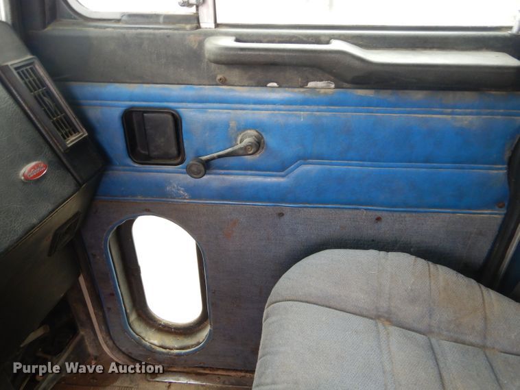 image for item GG9700 1995 Peterbilt 378 tank truck