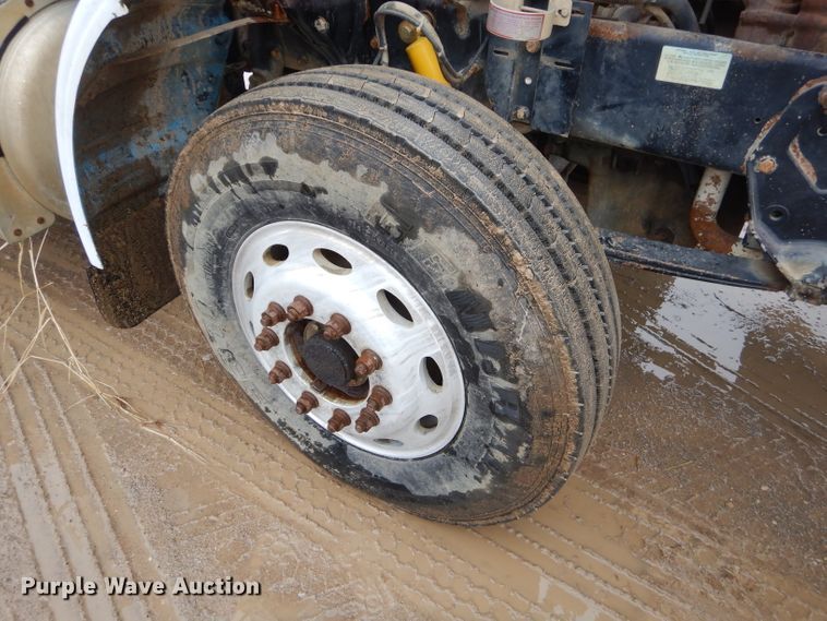 image for item GG9700 1995 Peterbilt 378 tank truck