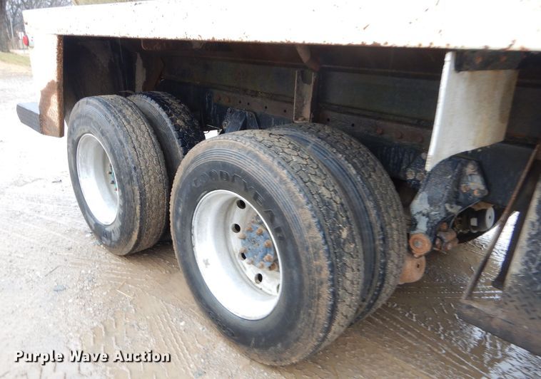 image for item GG9700 1995 Peterbilt 378 tank truck