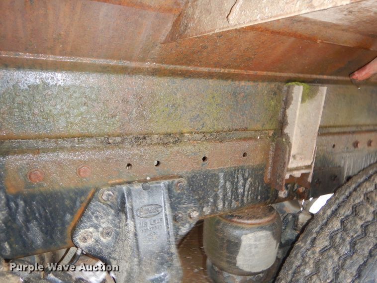 image for item GG9700 1995 Peterbilt 378 tank truck