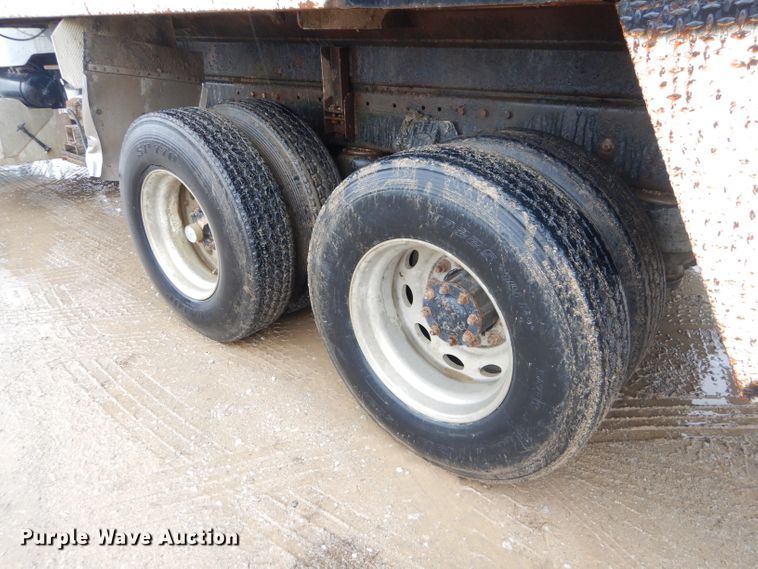 image for item GG9700 1995 Peterbilt 378 tank truck