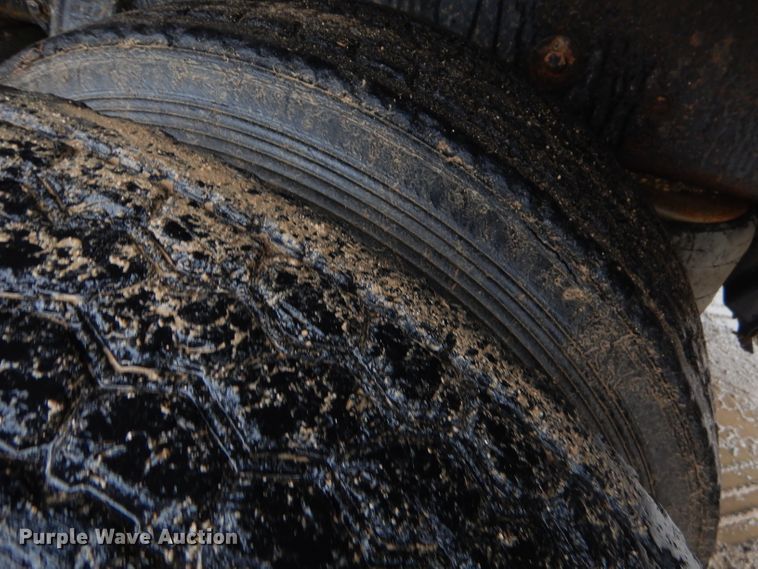 image for item GG9700 1995 Peterbilt 378 tank truck