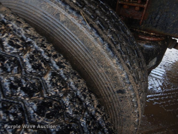 image for item GG9700 1995 Peterbilt 378 tank truck