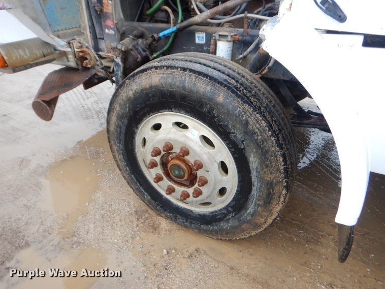 image for item GG9700 1995 Peterbilt 378 tank truck