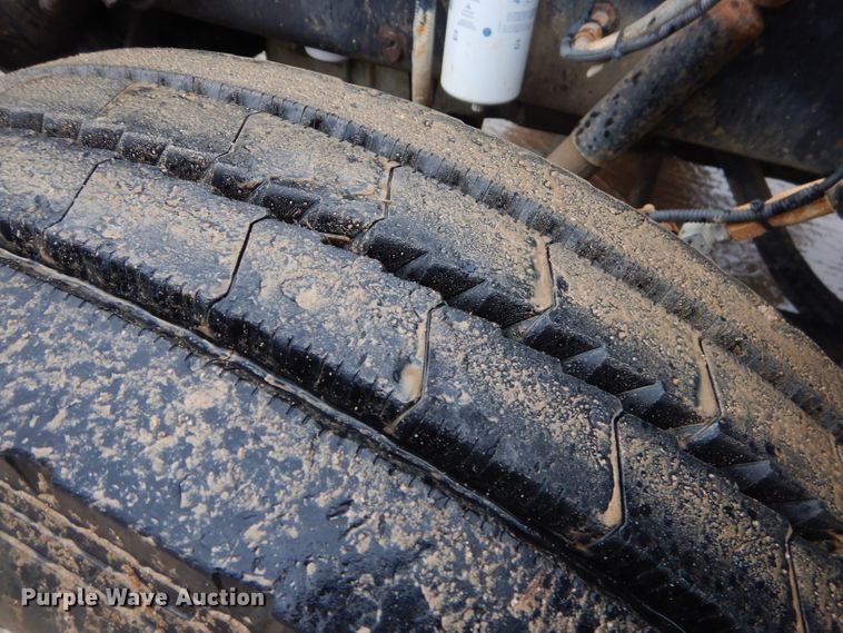 image for item GG9700 1995 Peterbilt 378 tank truck