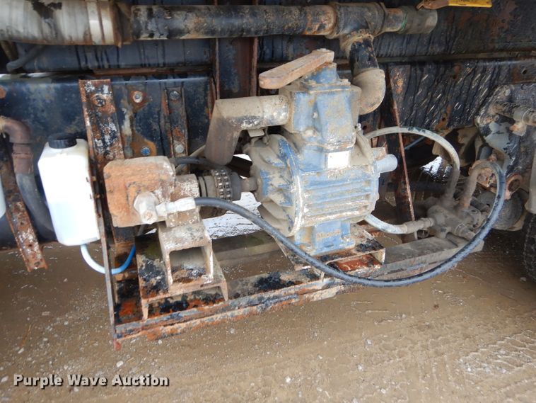 image for item GG9700 1995 Peterbilt 378 tank truck