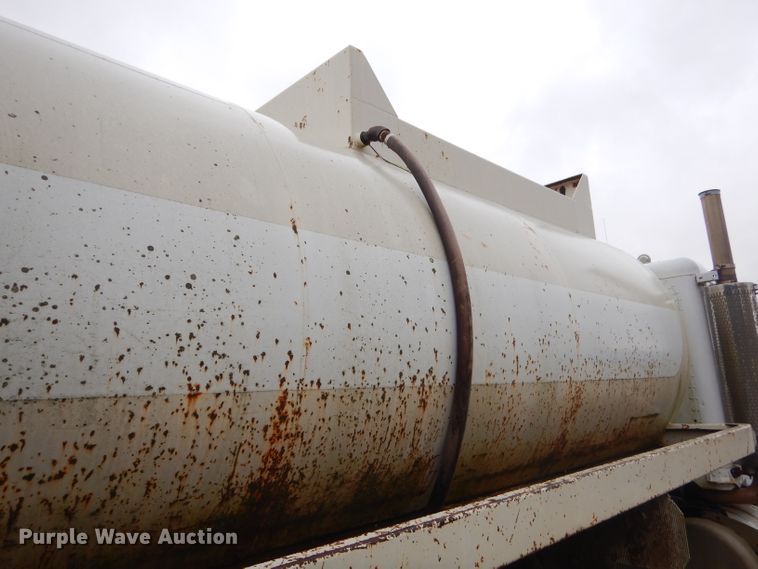 image for item GG9700 1995 Peterbilt 378 tank truck