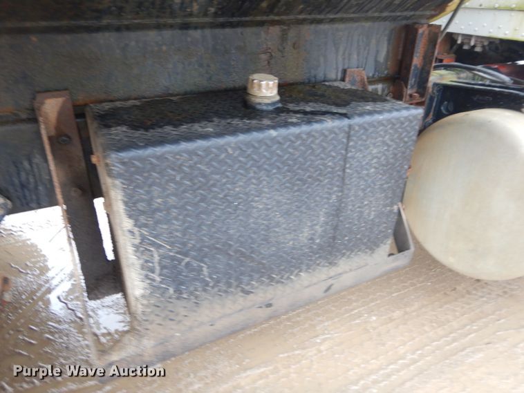 image for item GG9700 1995 Peterbilt 378 tank truck