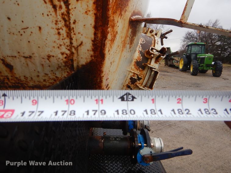 image for item GG9700 1995 Peterbilt 378 tank truck