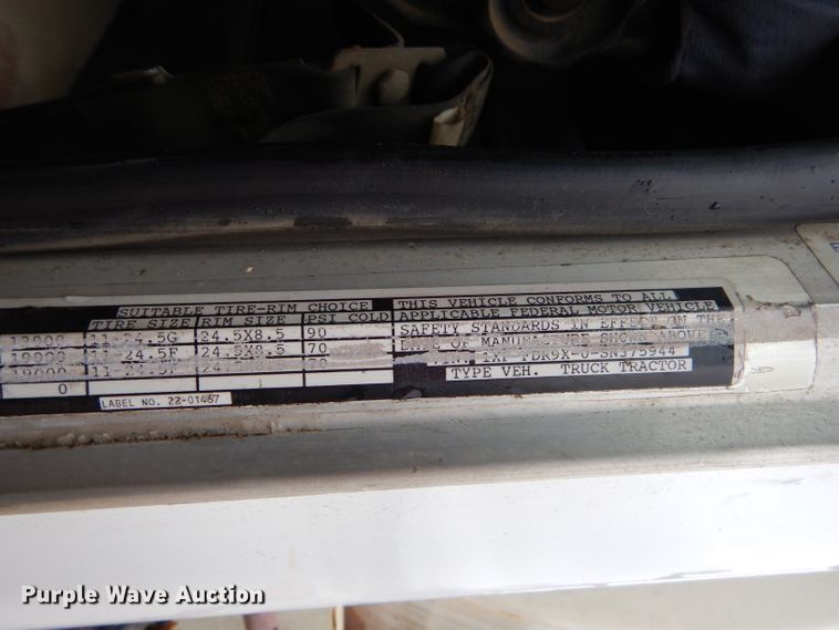 image for item GG9700 1995 Peterbilt 378 tank truck