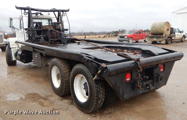 image for item GG9701 1995 Mack RD6 winch truck
