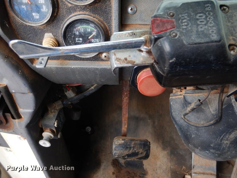 image for item GG9701 1995 Mack RD6 winch truck