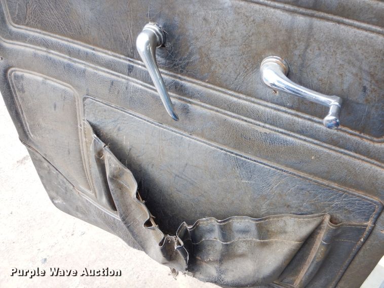 image for item GG9701 1995 Mack RD6 winch truck